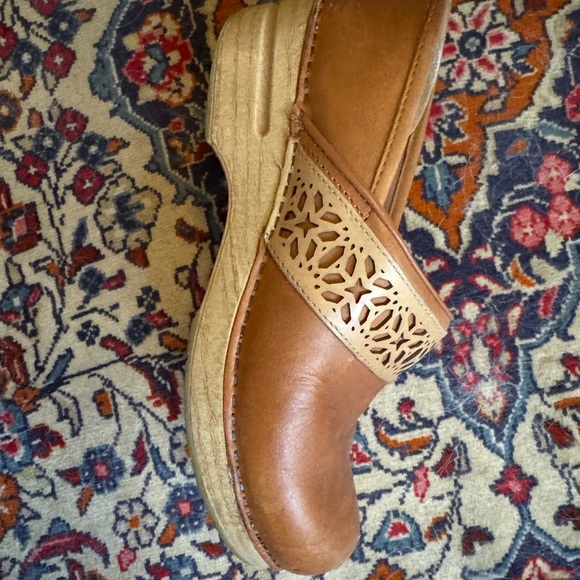 Dansko Tan Leather clogs with Cut-Out Design - Picture 3 of 3